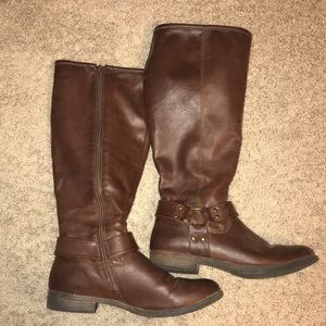 Brown tall boots!! Good condition!!